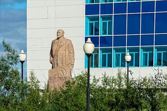 Lenin statue in front of the Palace of Children's Creativity