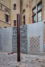 Execution stake and poem by Erwin Mortier in the courtyard of the town hall of Poperinge