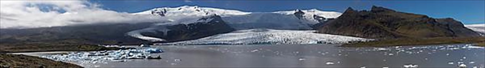 The glacier Fjallsjoekull with the glacial lake Fjallsarlon