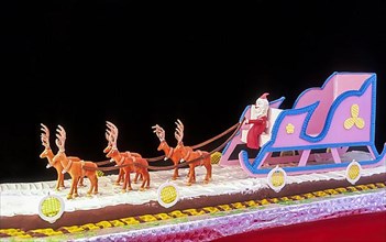 Santa's sleigh all in sugar