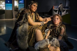 Reconstruction of the Cro-Magnon woman and child sculpted by Elisabeth Daynes in the exhibition at the Museum on Lascaux