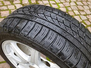Alloy rim with winter tyres
