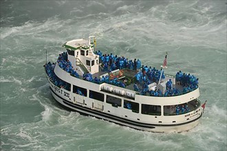 Maid of the Mist excursion boat