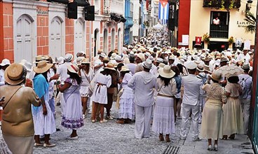 St. Cruz: Los Indianos is the central event of the Palmerian carnival on La Palma and dates back to the return of emigrants from Central America and Cuba. Participants are almost all the inhabitants o...