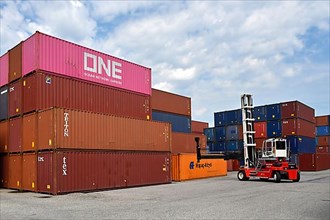 Container stacker Freight container