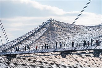 Silhoutten of people on the tent roof of the Olympiastadion