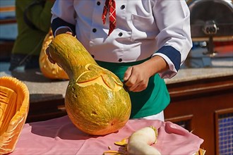 Chef demonstrates his art in vegetable carving