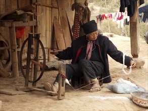 Old woman with spinning wheel