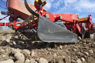 Close-up of the Spirit 800S cultivator-seeder from Vaderstad on a field with stony soil
