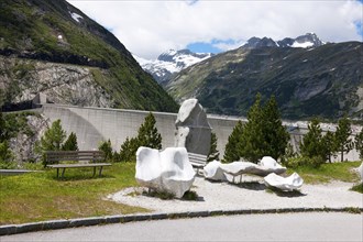 Sculptures in front of Koelnbreinsperre