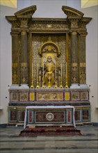 Interior side altar