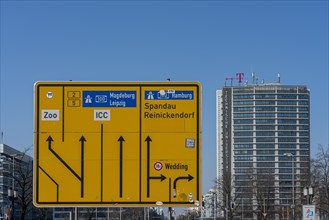Signpost for road traffic at Ernst-Reuter-Platz