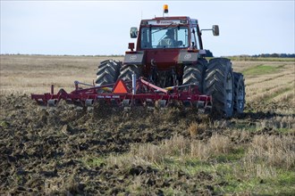 Fiatagri tractor with Vibro Flex 4300 cultivator
