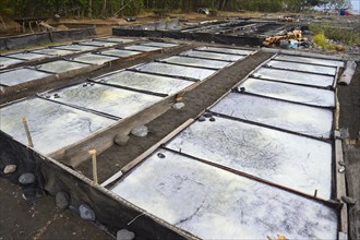 Flat foil tubs for the extraction of sea salt