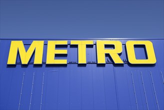 Lettering of Metro AG