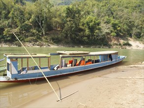 Lineboat on river Nam Ou