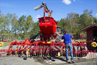 Farmer washes Vaderstad Rapid A 600S seed drill with high-pressure cleaner