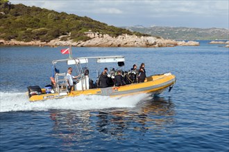 Diving boat with divers