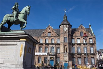 Old Town Hall and Jan Wellem Monument