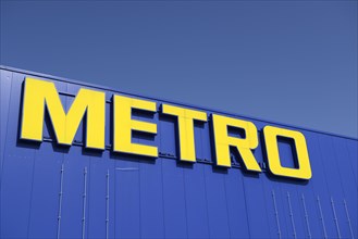 Lettering of Metro AG