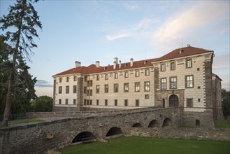 Nelahozeves Castle