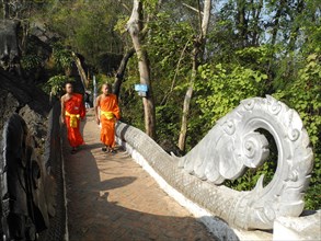Monks at Wat Chom Si