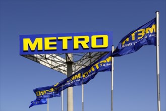 Lettering and flags of Metro AG