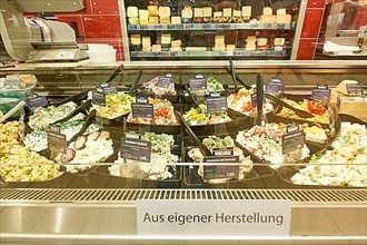 Service counter for fresh cheese preparations