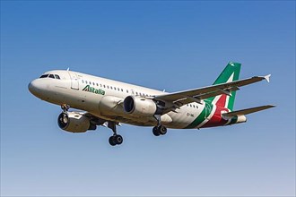 An Alitalia Airbus A319 aircraft with registration EI-IML at Milan Linate Airport