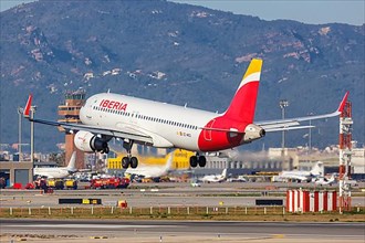 An Iberia Airbus A320 with registration EC-MCS lands at Barcelona Airport