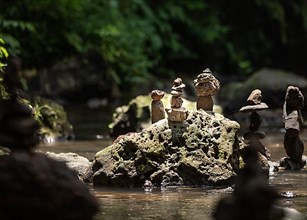 Balancing Rocks a Tiburmina waterfalls