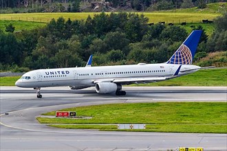 A United Airlines Boeing 757-200 aircraft with registration N67134 at Bergen Airport