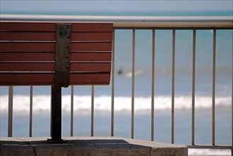 Close up pf a bench in front of the ocean in Ventura