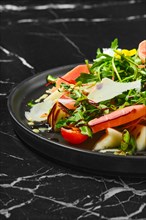Salad with prosciutto and fresh vegetables