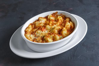 Baked macaroni with bacon and cheese