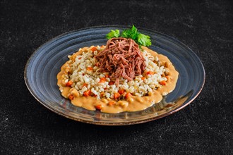 Pulled beef with pearl barley and creamy sauce