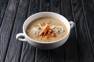 Mushroom soup puree with chips