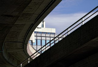 Streets and office buildings from a frog's perspective