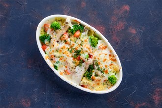 Broccoli and pike gratin with cheese