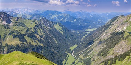 Mountain panorama from Laufbacher-Eckweg into the Oytal Allgaeu Alps