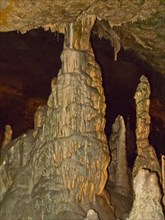 Stalagnate and stalagmite