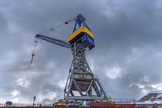 Unloading crane at the container port