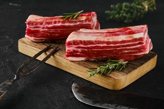 Raw beef short ribs
