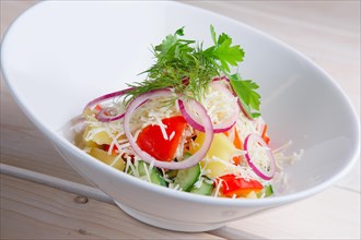 Salad with fresh bell pepper