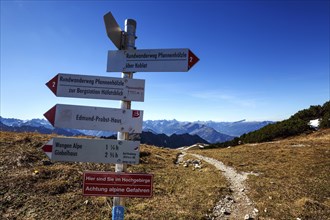 Hiking signpost at the Nebelhorn