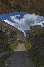 View through the entrance gate into the interior of the medieval Eisenberg castle ruins