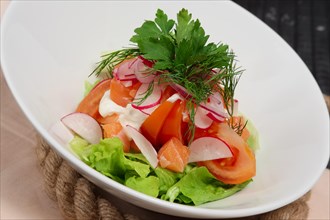 Salad with radish