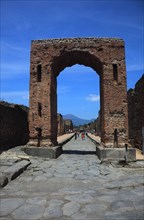 Caligola Arch on the Road of Fortuna