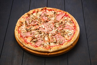 Pizza with beef ham