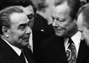The visit of the Soviet head of state and party leader Leonid Brezhnev to Bonn from 18-22 May 1973 was a step towards easing tensions in the East-West relationship by Willy Brandt. Leonid Brezhnev at ...